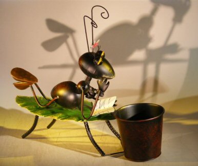 Metal Ant Garden Pot Decoration with Movable Head and Attached Pot  Holder16.0 x 5.0 x 14.0 Tall